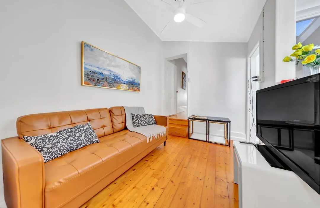 Melbourne Guest House With Parking And Courtyard-1