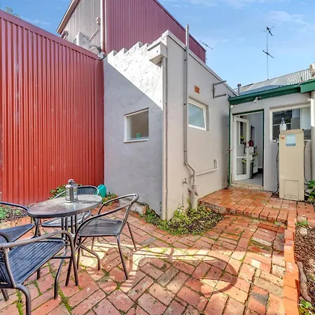 Melbourne Guest House With Parking And Courtyard-2